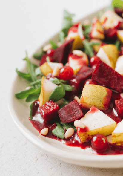 Die hausgemachte Vinaigrette vom PUR an einem sommerlich aussehenden Salat.